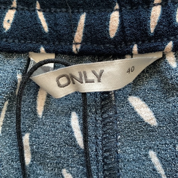 High waisted shorts - NWOT - Picture 4 of 5